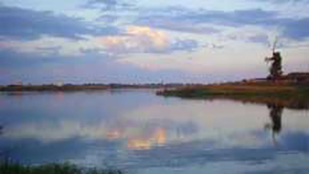 Ansamblu rezidential cu 22 de locuinte pe malul lacului Crevedia