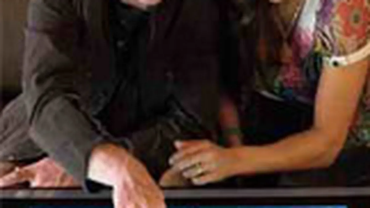 Microsoft lanseaza un computer fara tastatura si mouse pentru clientii business si cazinouri