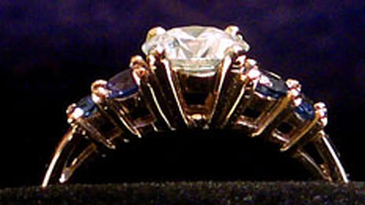 Compania de minerit Alrosa deschide peste 50 magazine de bijuterii