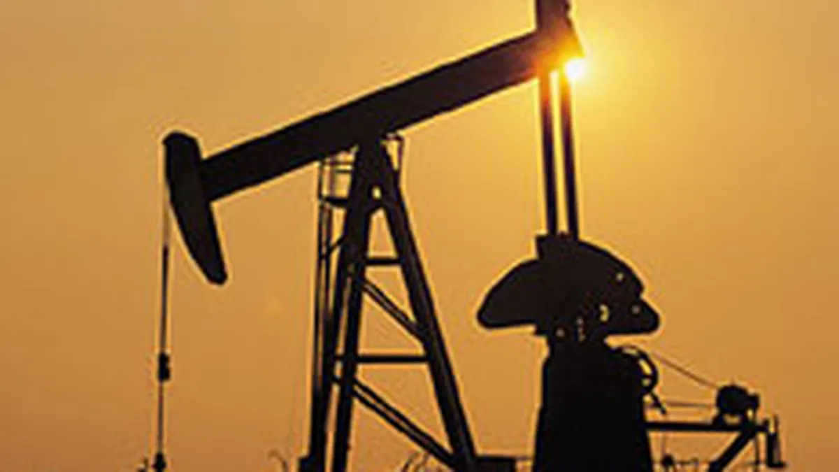 Pretul petrolului a urcat la un nou record istoric, de 78,77 dolari pe baril