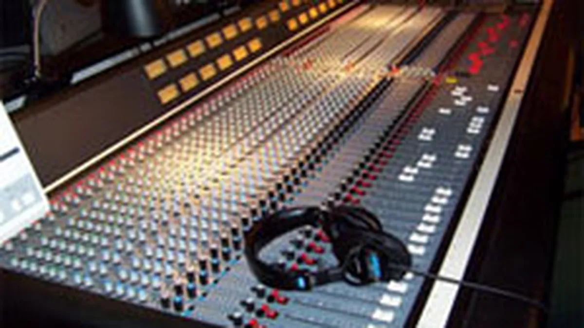 Warner a pierdut 17 mil. $ in urma scaderii vanzarilor de CD-uri cu muzica