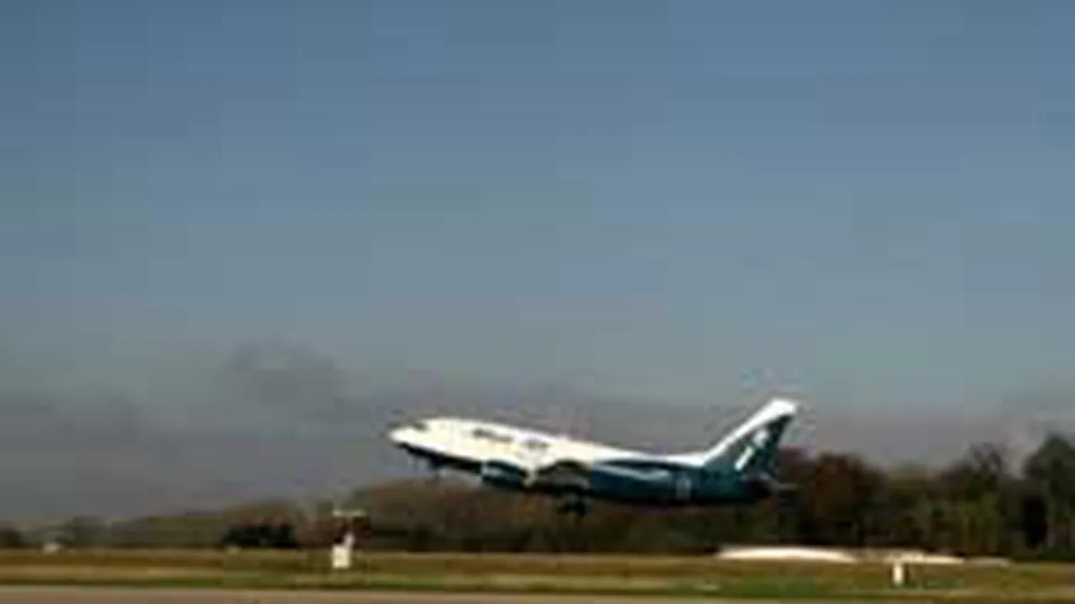 Blue Air introduce o noua cursa, Bacau-Paris