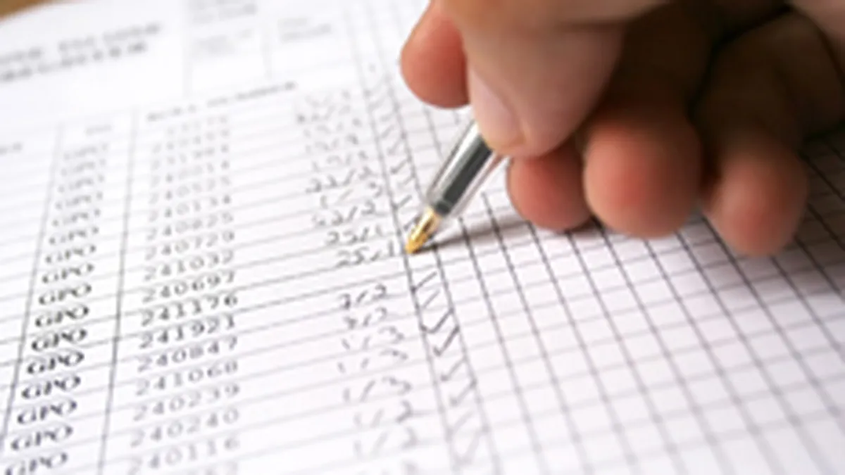 INS: Cifra de afaceri din industrie a scazut in iulie, preturile au crescut