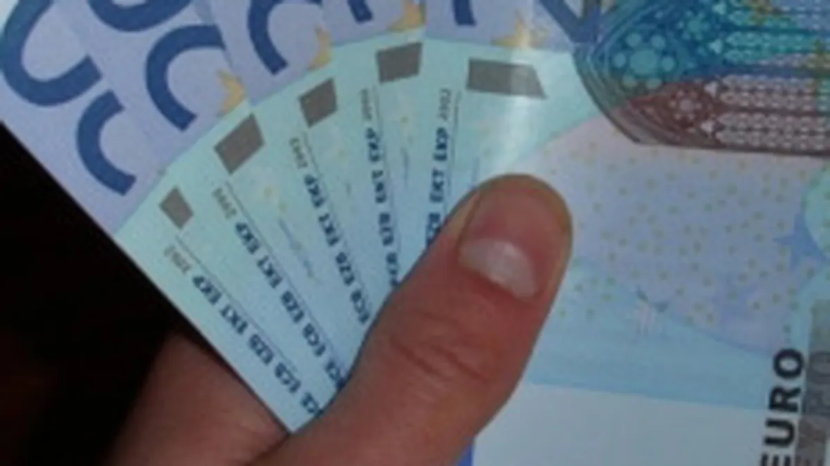 Leul s-a apreciat vineri cu 1% pe piata valutara