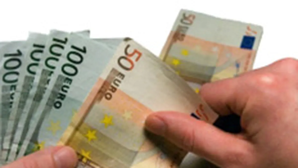 Leul s-a apreciat luni cu 0,47% fata de euro, pana la 3,3479 lei/euro