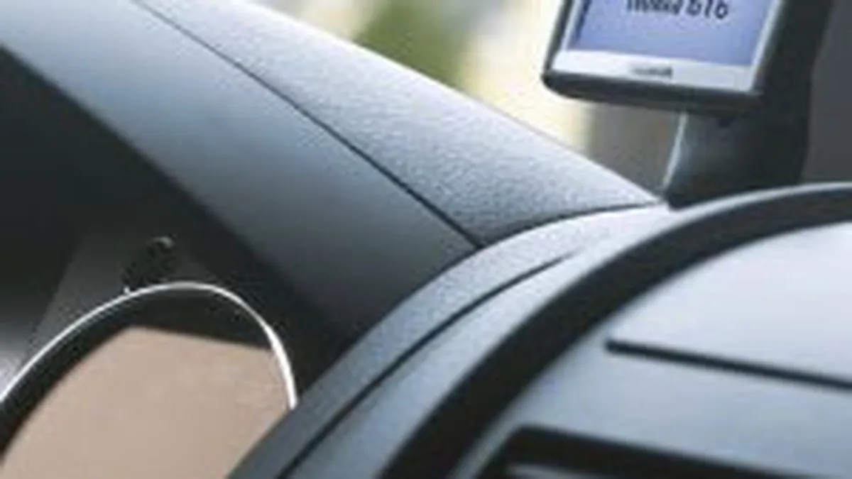 Restrictiile la volan privind vorbitul la telefon vor creste piata car-kit-urilor