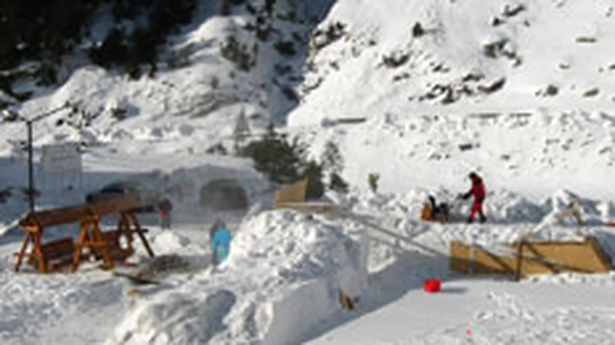 O noapte in replica de gheata a cetatii Poenari costa 85 de euro