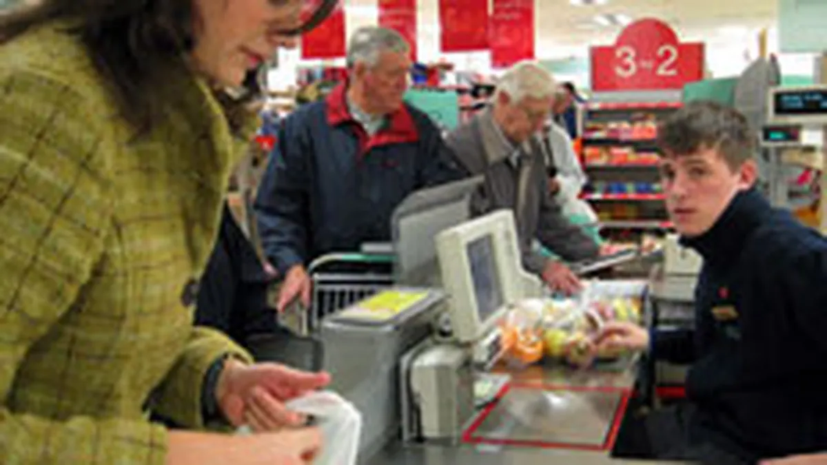 Hipermarketurile si-au prelungit programul in perioada sarbatorilor