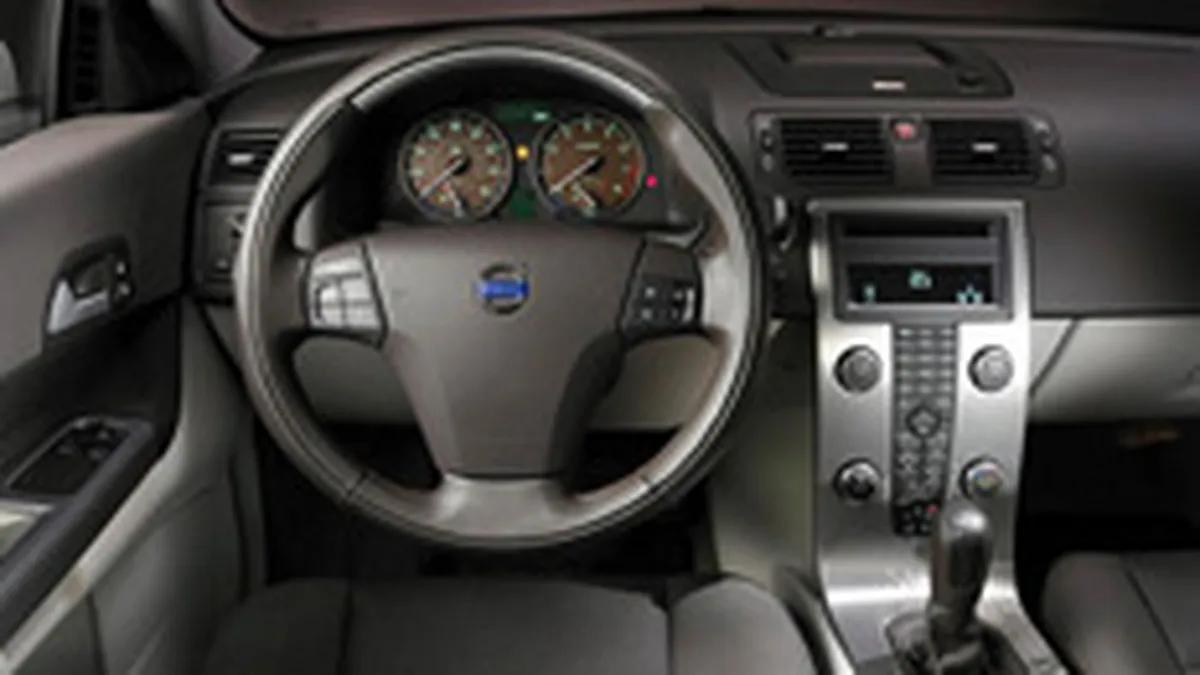 Volvo cheama in service 80.000 de automobile S40 si V50