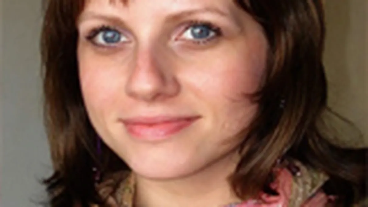 Cohn&Jansen / Ashley Holmes si-a marit departamentul de client service