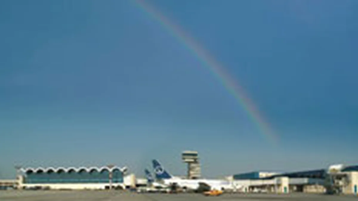 Evaluarea aeroportului Otopeni pentru listarea la BVB dureaza minim 4 luni