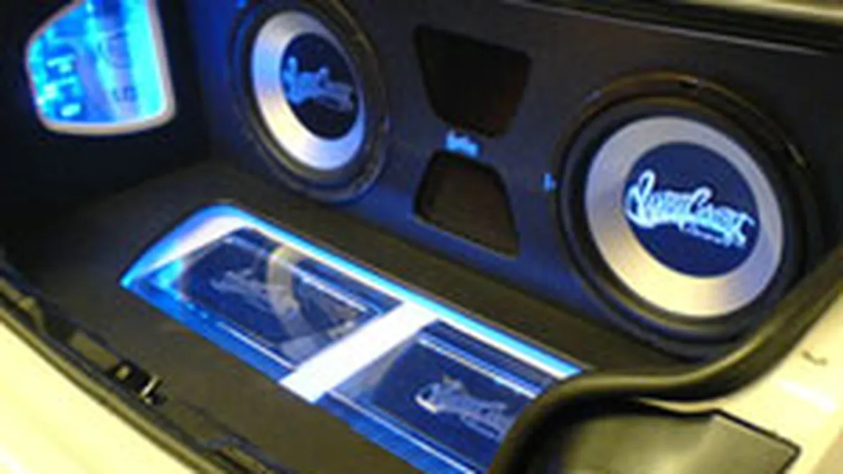 Target-ul sistemelor HI-FI pentru masini: barbatii cu peste 700 euro pe luna