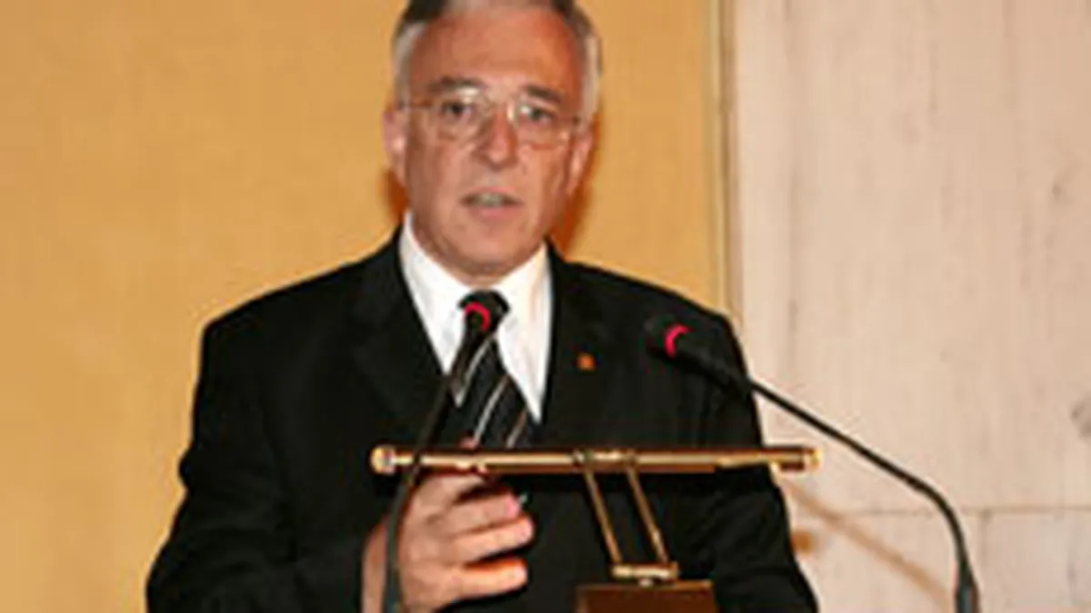 Isarescu: Economia Romaniei poate creste cu 5-6% pe an pana adoptam euro