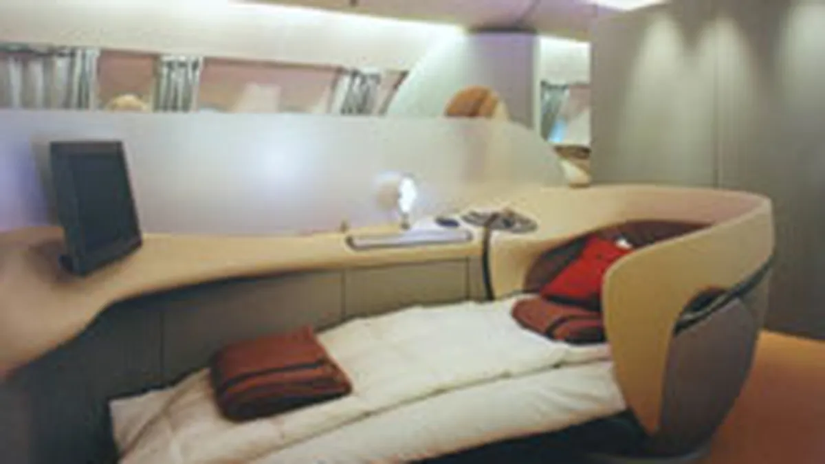 Cel mai mare avion din lume opereaza marti primul zbor catre Europa