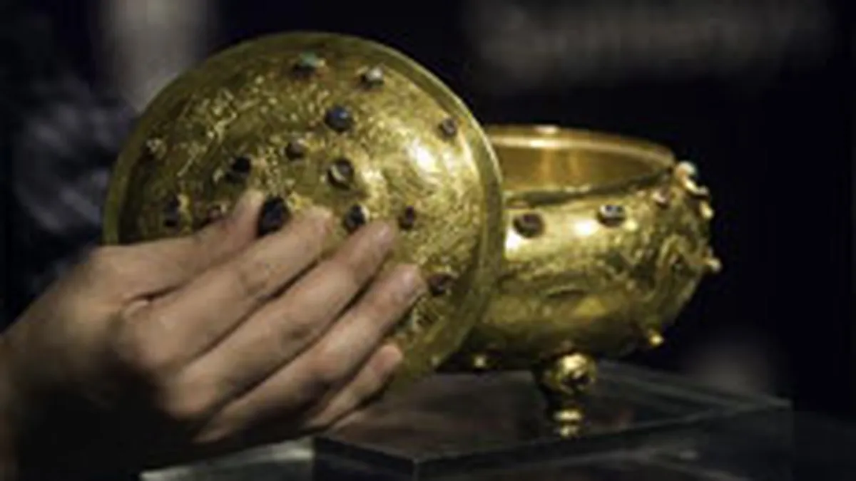 Licitatie pentru un bol de aur din dinastia Ming, estimat la 7,6 mil.$