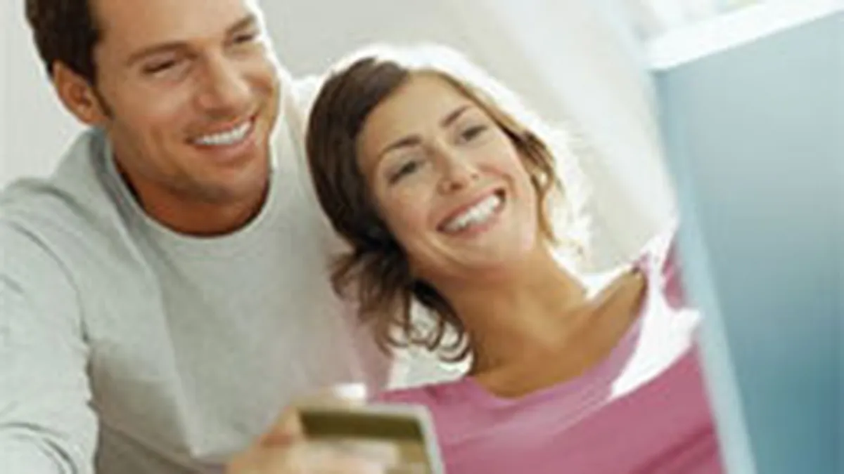 Procentul clientilor din retail care se informeaza online va creste la 71% in 2012