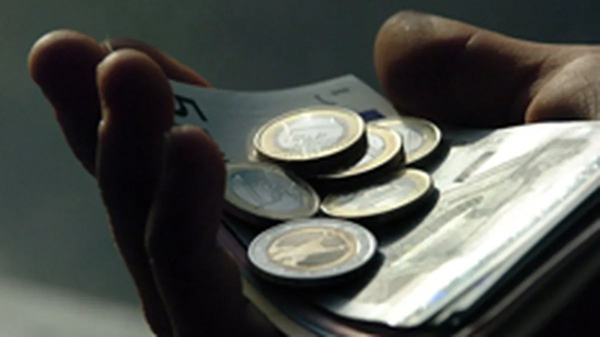 Euro revine la cota de 3,6 lei, pe fondul reducerii ofertei de valuta