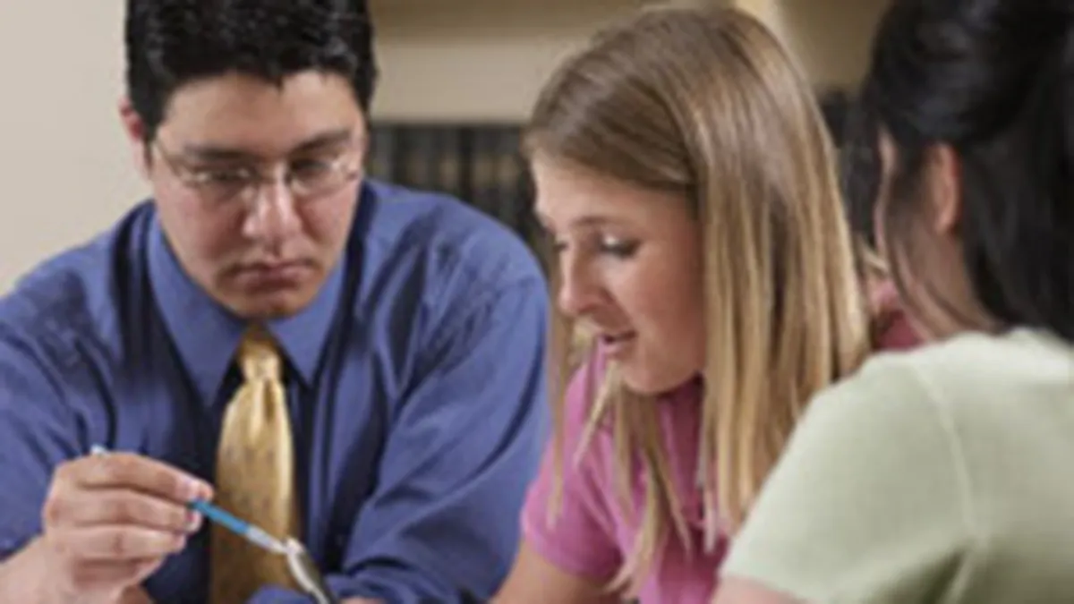 Masteratul, conditie obligatorie la angajarea managerilor peste 3 ani