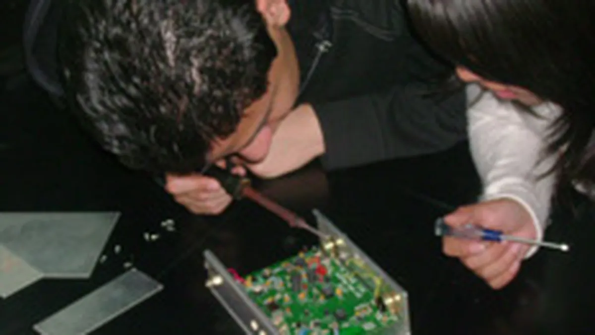 Tinerii electronisti considera denumirile job-urilor ca fiind \notiuni abstracte\