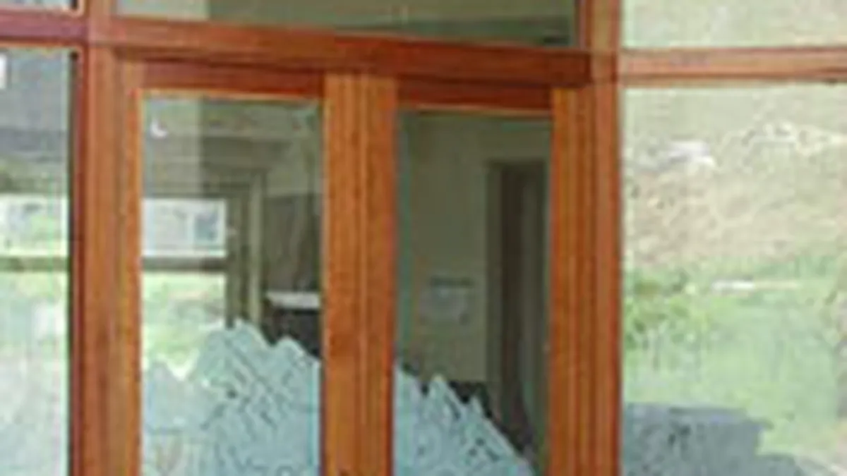 Sotii Harangus vor sa vanda Plastotherm cu 3 mil. euro pentru ca pleaca din tara