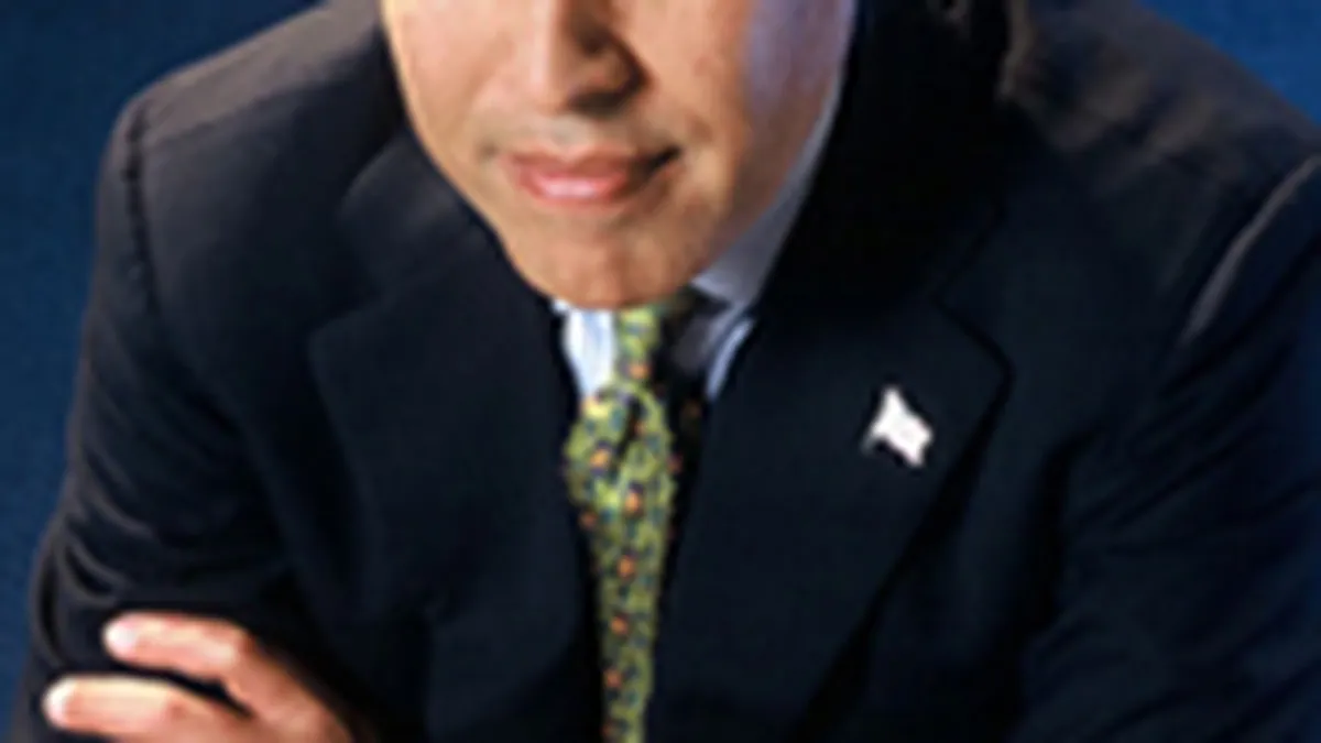 Arun Sarin, CEO-ul Vodafone, preda stafeta italianului Colao