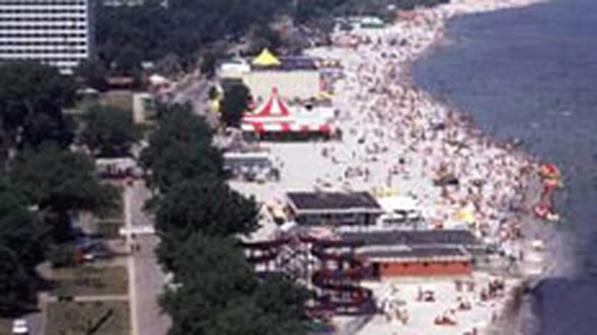 Preturile pachetelor turistice de pe litoral scad cu 20-40% dupa 20 august