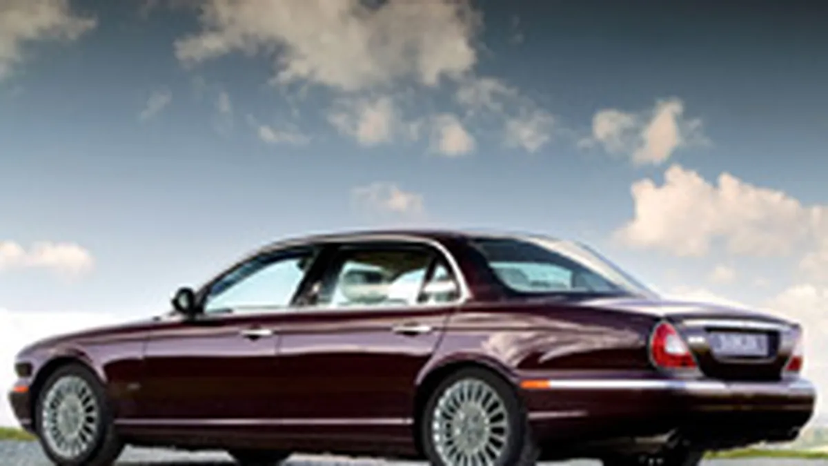 Profitul in scadere a provocat cea mai mare scadere din 1998 a actiunilor Daimler