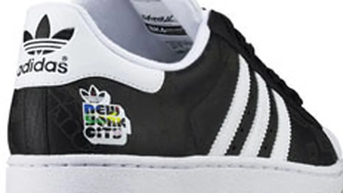 Adidas scoate la licitatie contul global de publicitate digitala