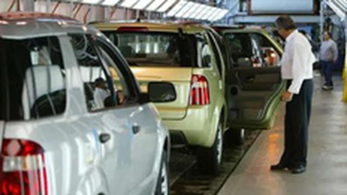 Ford isi orienteaza productia spre masini mici, desi combustibilii s-au ieftinit