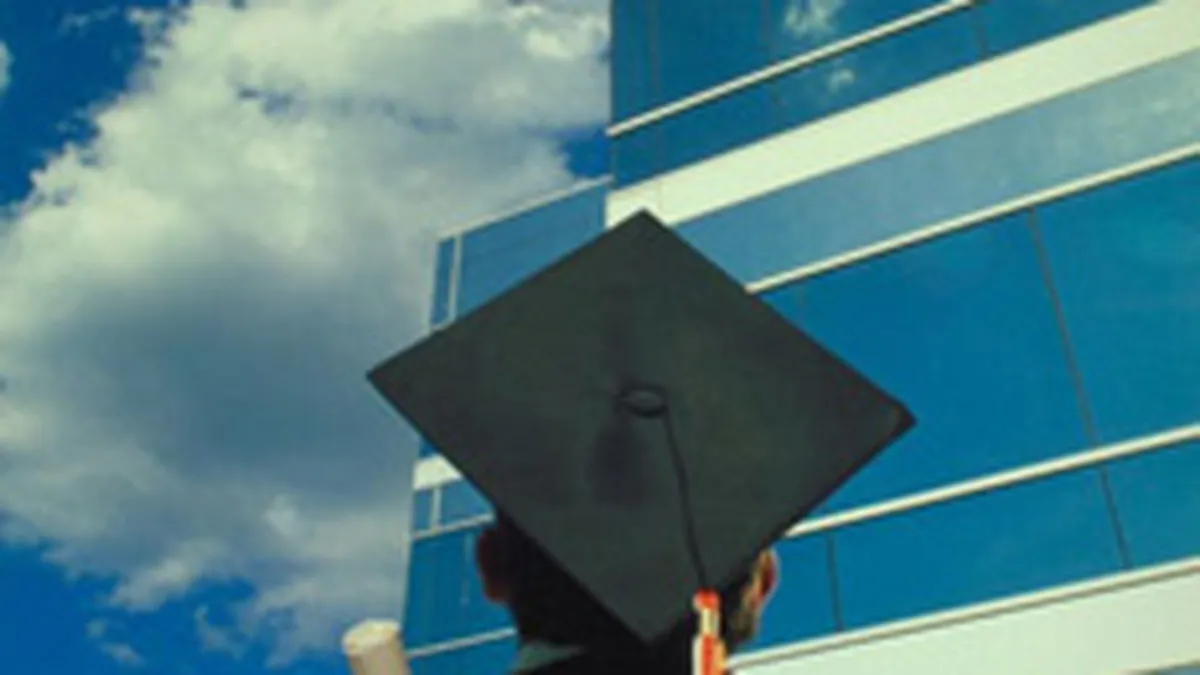 Salariul mediu pentru incepatori a crescut cu 100 de euro in 2008