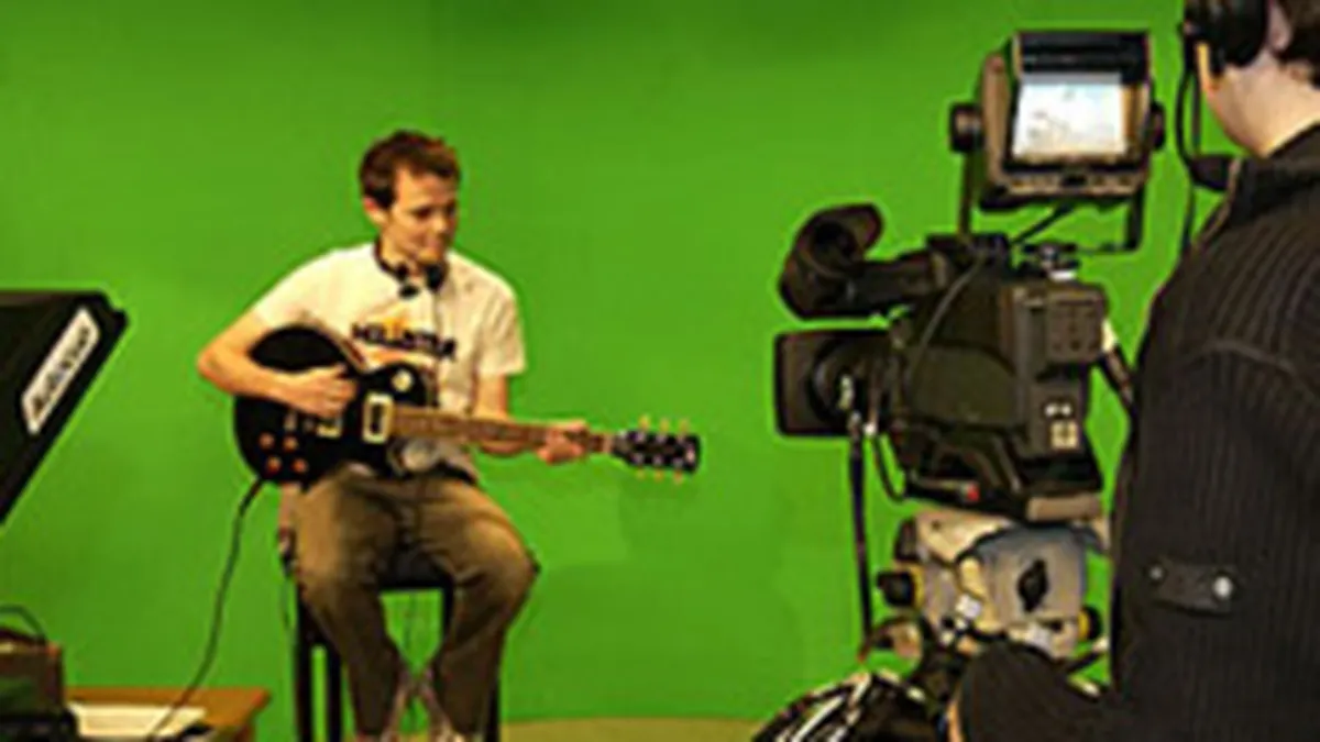 Televiziunea, cel mai atractiv domeniu pentru aspirantii la un job in mass-media