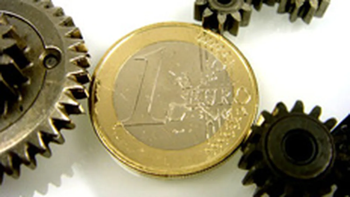 Cifra de afaceri din industrie si-a injumatatit in august ritmul anual de crestere