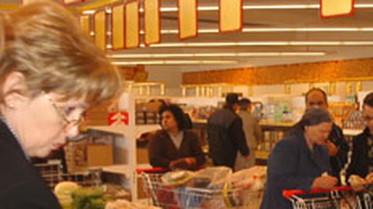 Comertul cu amanuntul si-a temperat ritmul anual de crestere la 13,3% in august