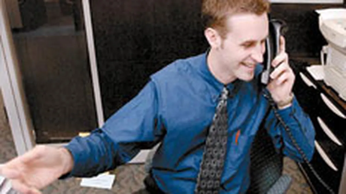 Bancile locale scot \la bataie\ peste 2.000 de locuri de munca