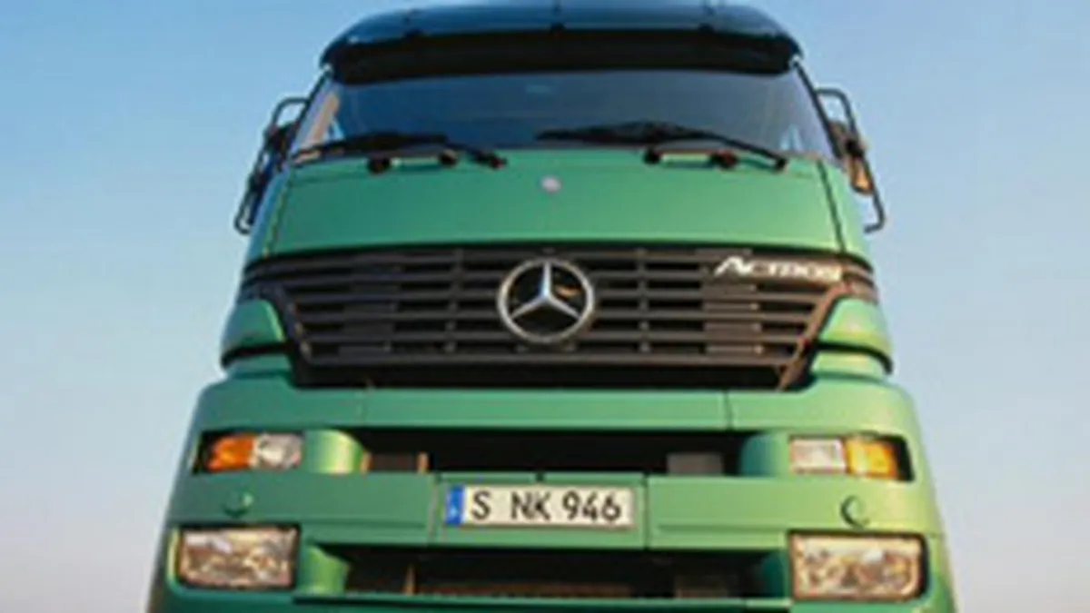 Daimler isi reduce productia de camioane si face concedieri in SUA