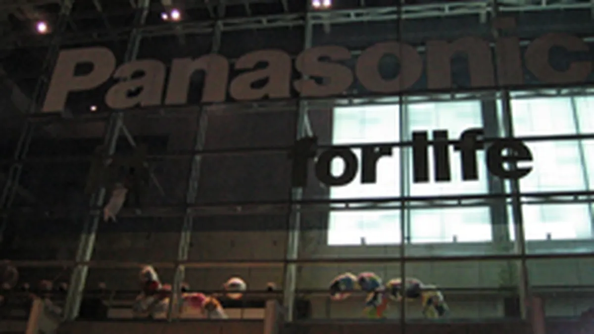 Panasonic reduce cu 90% estimarile de profit