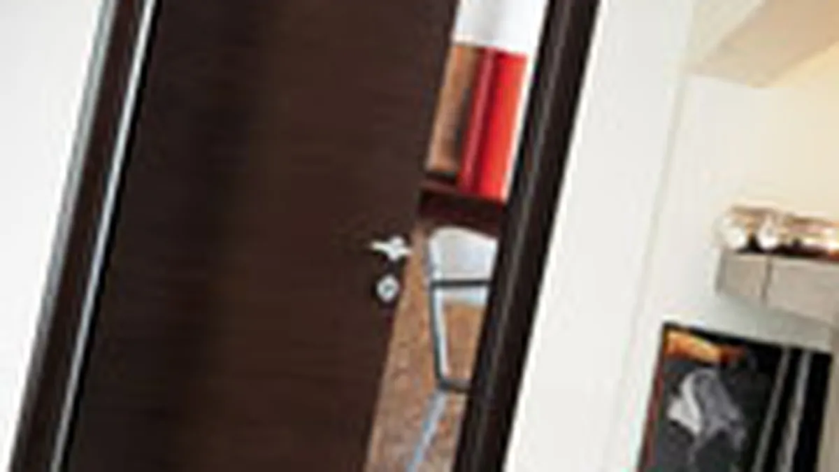 Fabrica de usi si ferestre Pinum produce din decembrie si pentru piata bulgara