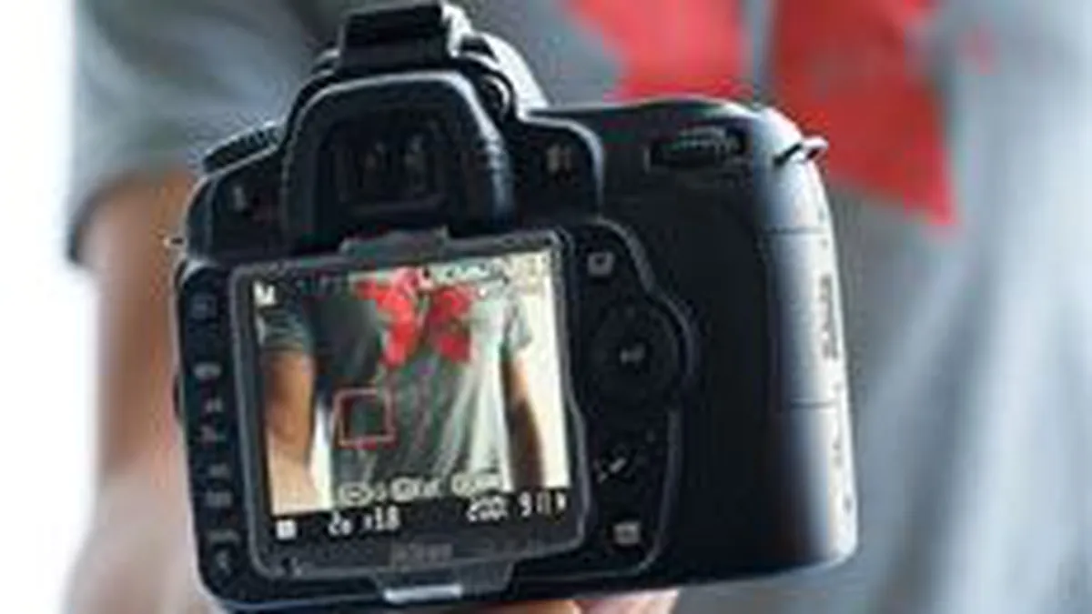 Piata aparatelor foto - in declin, consumatorii se indreapta spre produse ieftine