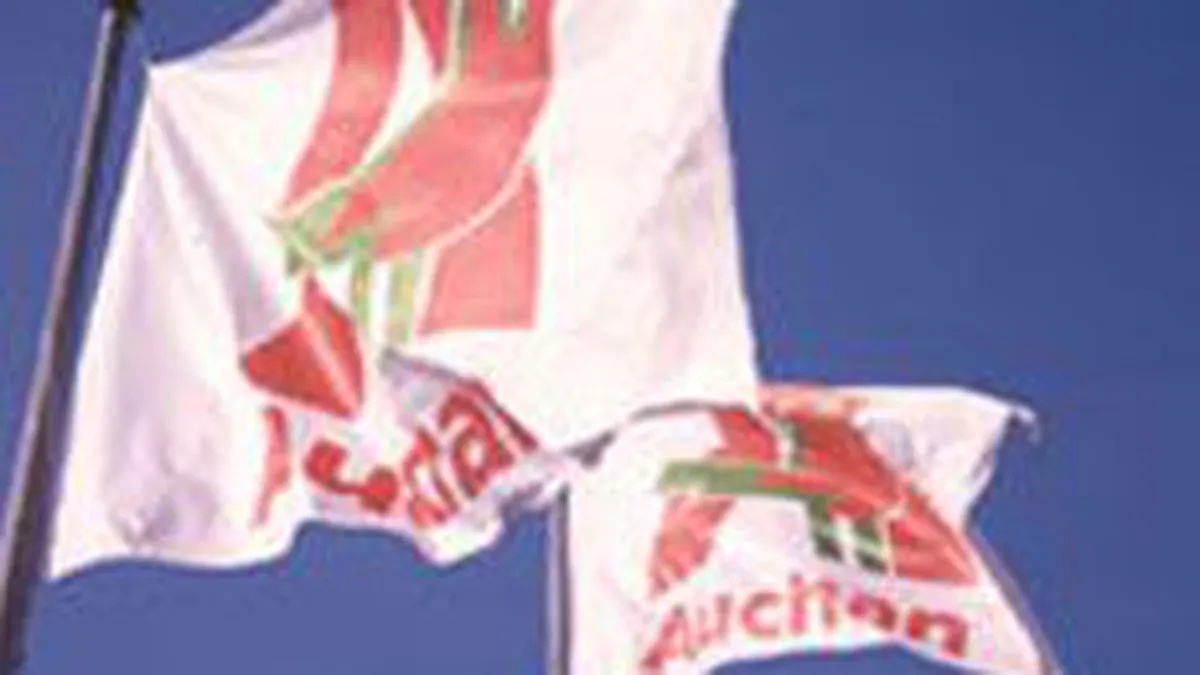 Grupul Auchan a cumparat integral operatorul retelei din Romania