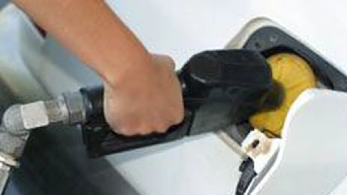 Erste: Petrolul se va scumpi in urmatorii ani. Petrom: Suntem avantajati