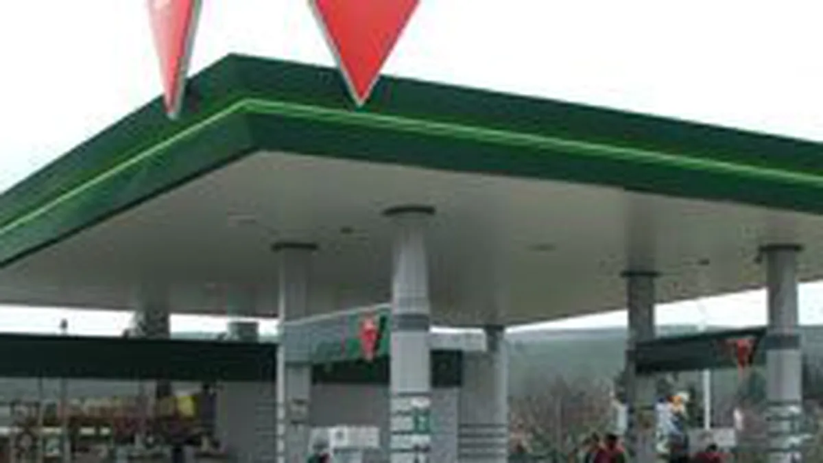Concurenta analizeaza preluarea a 10 statii Mol de catre Agip