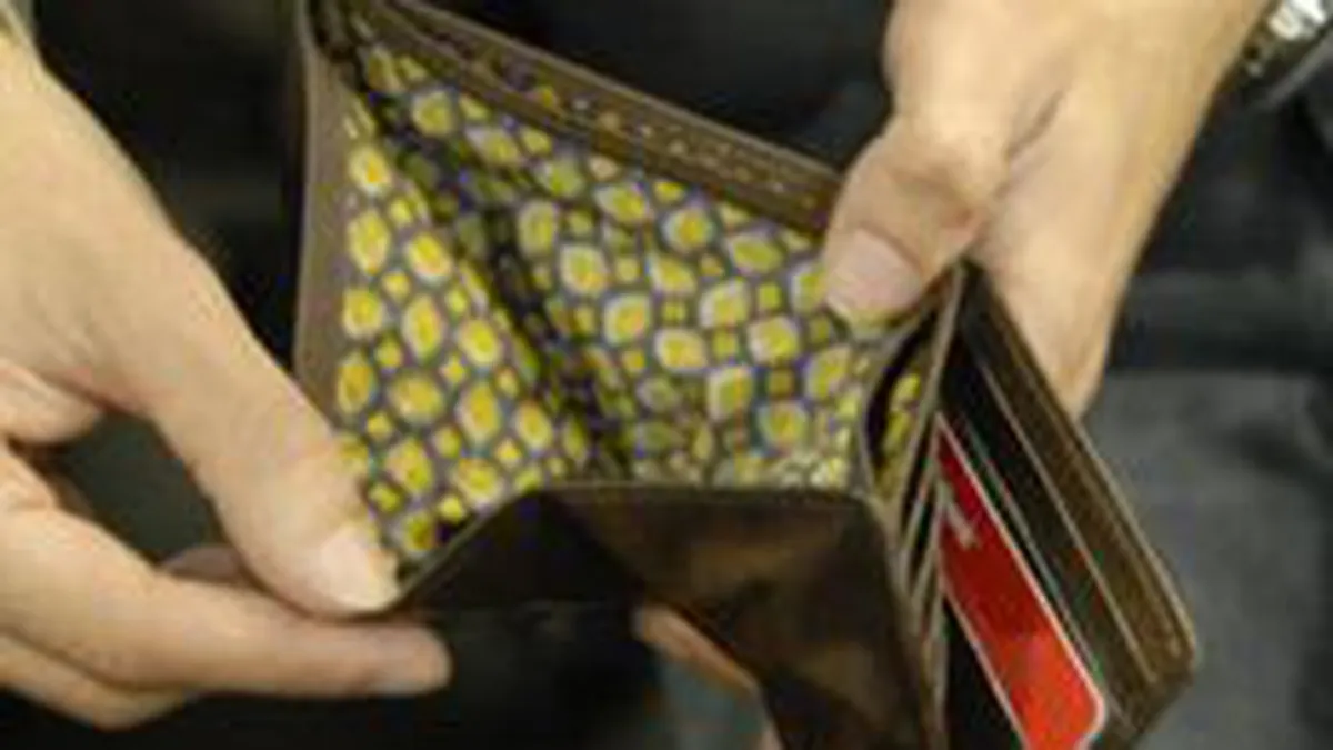 Studiu: Peste 30% din romani se considera direct afectatI de criza