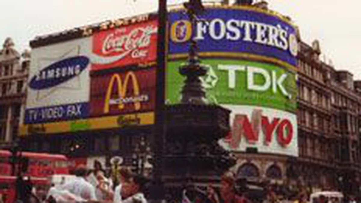 Primaria Capitalei vrea sa interzica reclamele pe monumente istorice