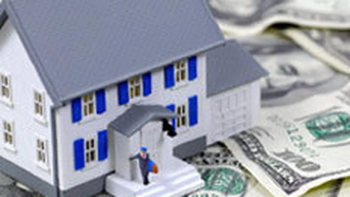 Coldwell Banker: 700 euro, venitul minim pentru un credit ipotecar de 50.000 euro