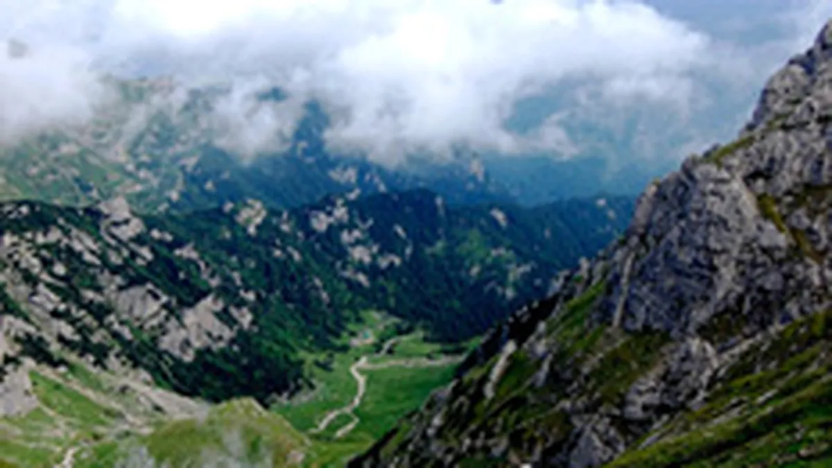 \Romania, the land of choice\ - sloganul folosit pana la lansarea brandului de tara