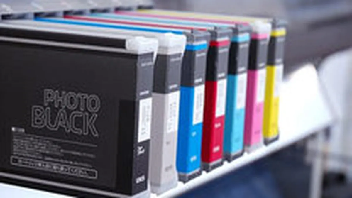 Piata echipamentelor de birotica a scazut anul trecut pentru prima oara din 2001