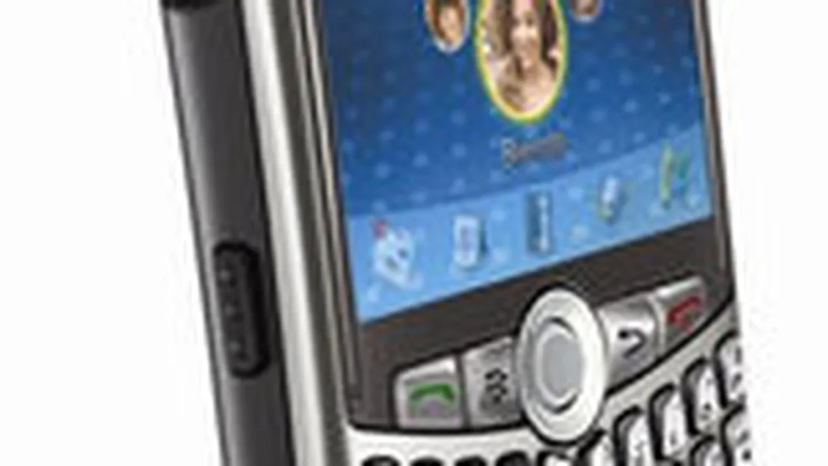 iPhone, detronat in SUA de BlackBerry Curve in topul smartphone-urilor