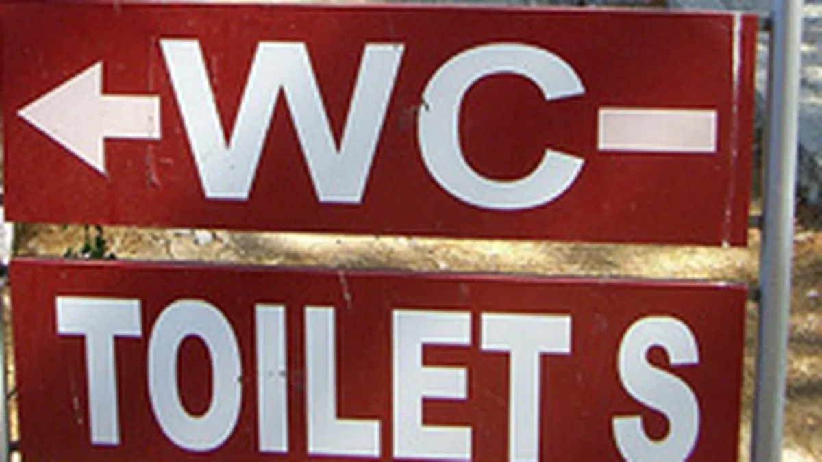 Top 100 al celor mai deficitare zone la capitolul \toalete\