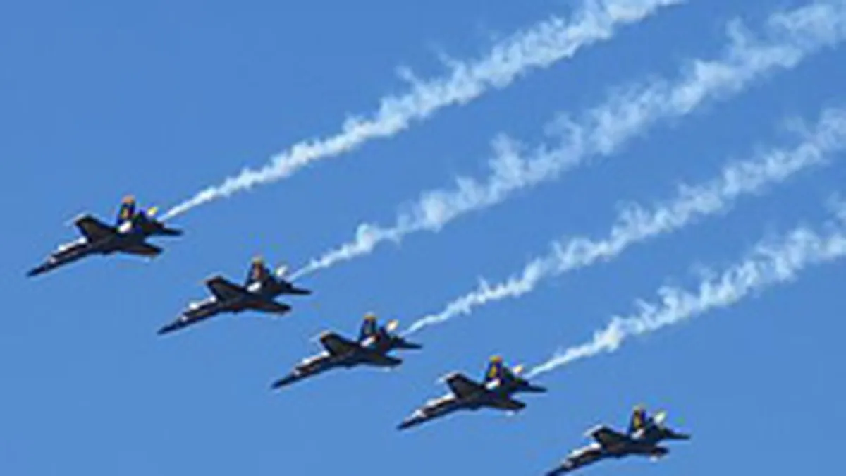 Lupta stransa pe piata de low cost: Blue Air si Wizz Air isi disputa primul loc la jumatatea anului