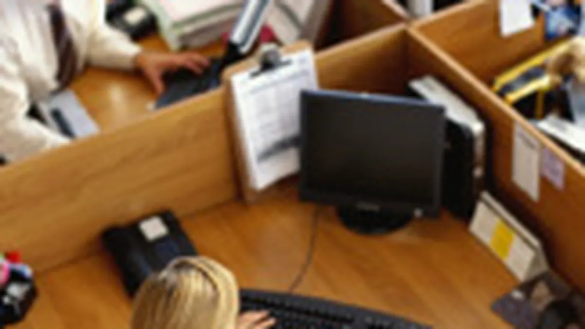 Contraofertele de la concurenta pentru a \fura\ manageri au scazut de 4 ori in valoare